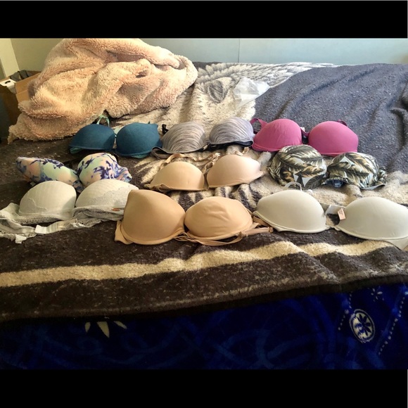 Bras - Picture 2 of 7